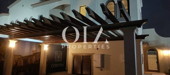 4 bedrooms Villa in Abu Dhabi, UAE No. 16978 2