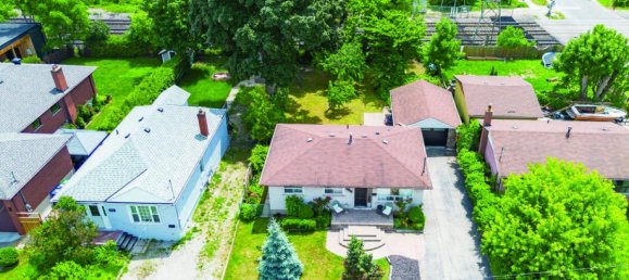 5 غرف نوم منزل في Mississauga, Canada رقم 400 3