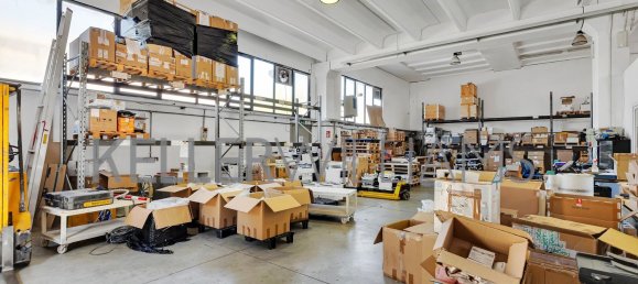 560m² Warehouse in Muggiò, Italy No. 338382 2