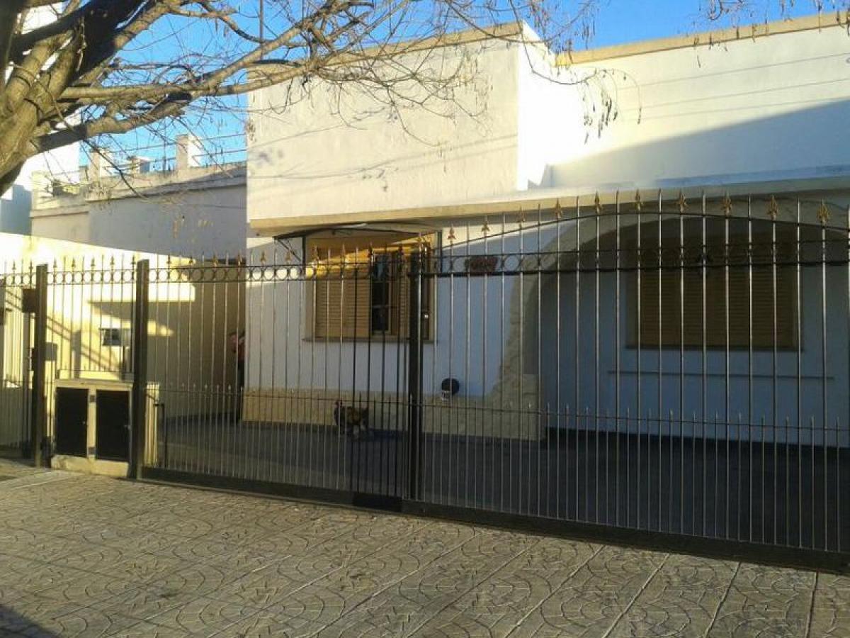 4 bedrooms House in General San Martin, Argentina No. 92526