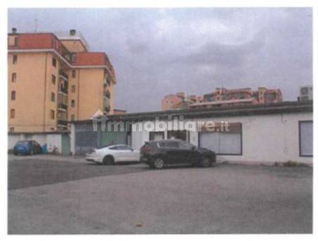 1 room Commercial property in Limbiate, Italy No. 339003