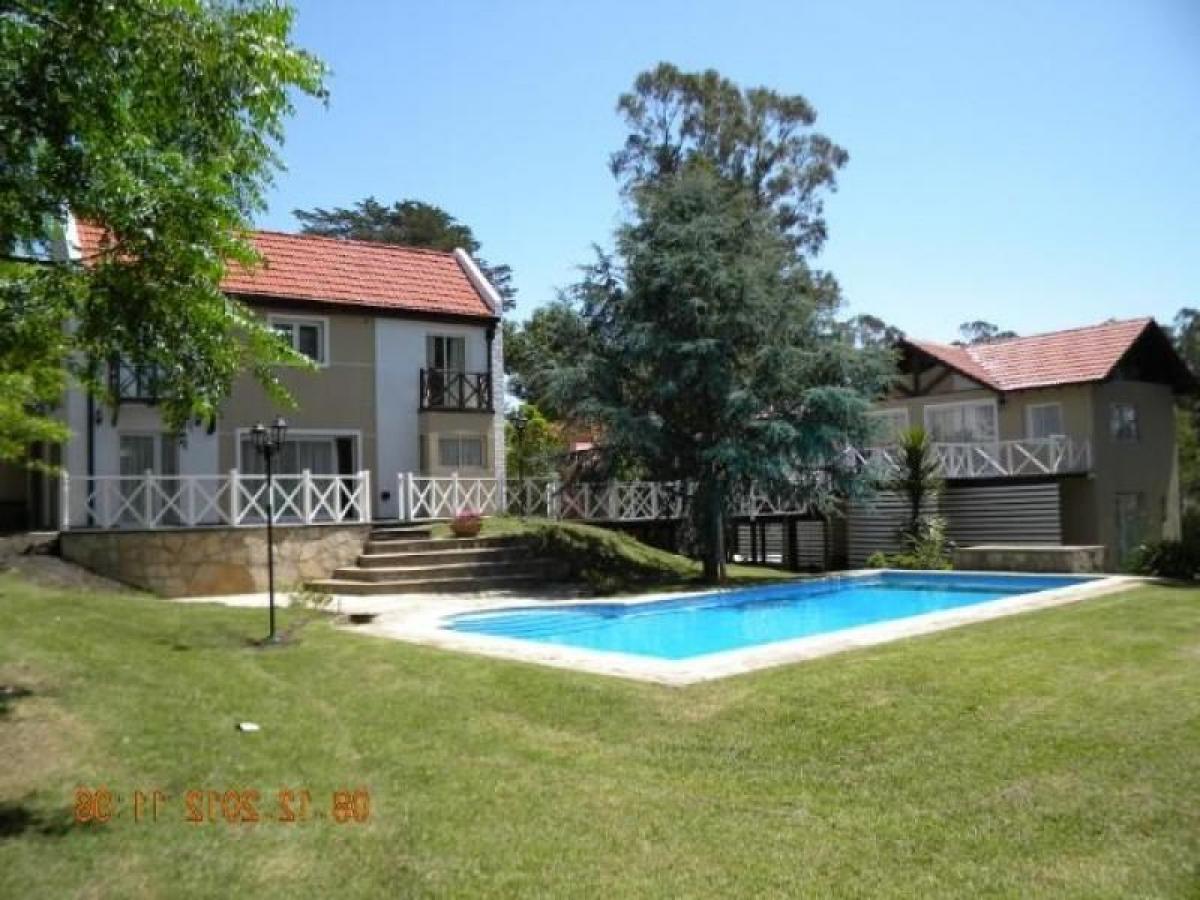 4 bedrooms House in Mar del Plata, Argentina No. 96524