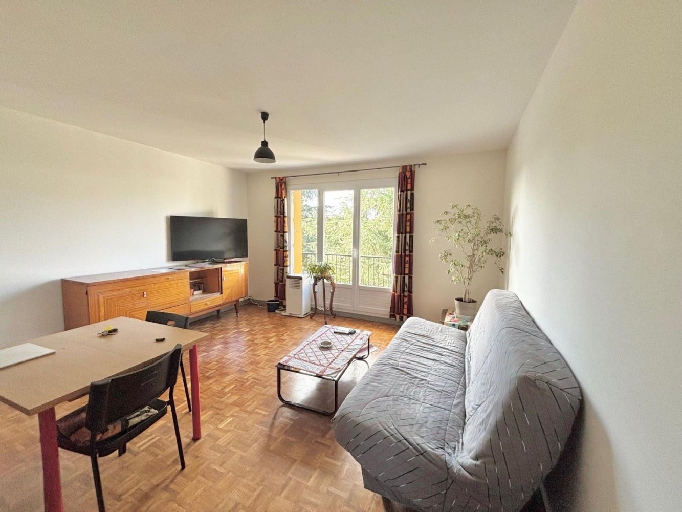 Квартира с 3 спальнями в Бурж, Франция № 46804