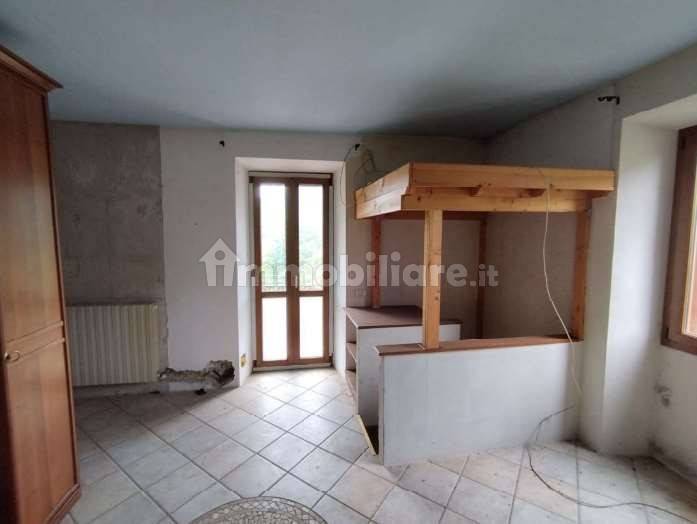 2 bedrooms House in Valganna, Italy No. 185775