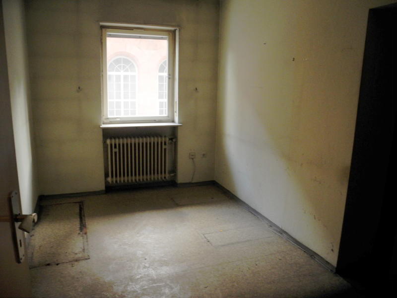 8 rooms Building in Bad Durkheim, Germany No. 164729