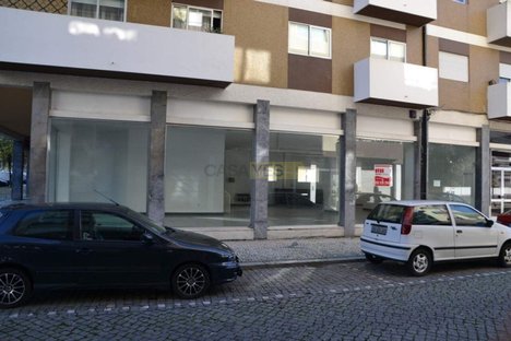510m² Commercial property in Santo Tirso, Portugal No. 80200
