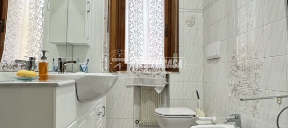 Квартира с 2 спальнями в Генуя, Италия № 354169 3