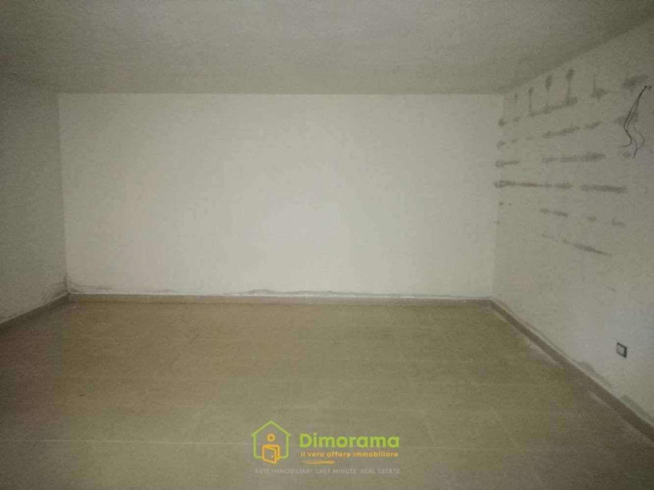  عقار تجاري في Loiri Porto San Paolo, Italy 31متر مربع رقم 280387