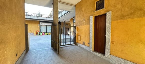 61m² Commercial property in Corsico, Italy No. 238557 3