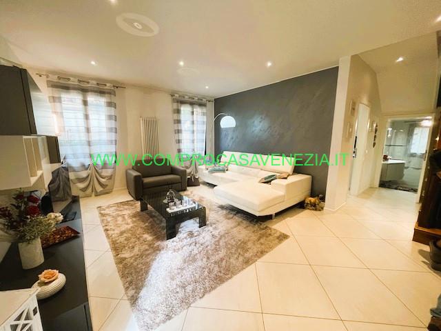 Villa de 6 habitaciónes en Venice, Italy No. 237431