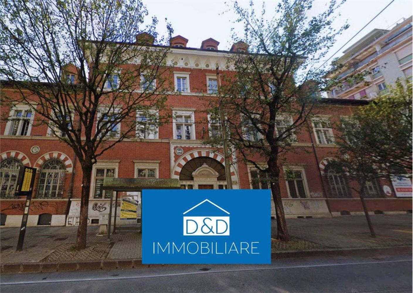 5 rooms Apartment in Turin, Italy No. 10354