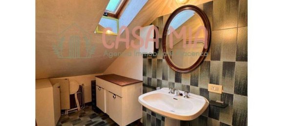 2-salle Appartement à Ferriere, Italy No. 102057 17