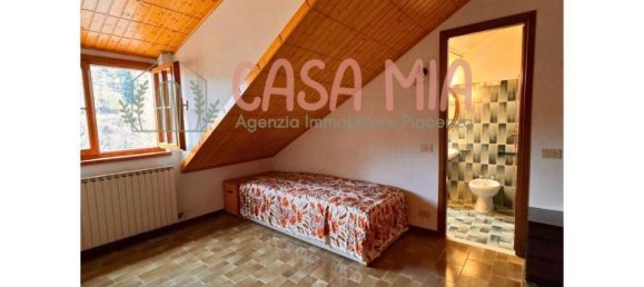 2-salle Appartement à Ferriere, Italy No. 102057 13