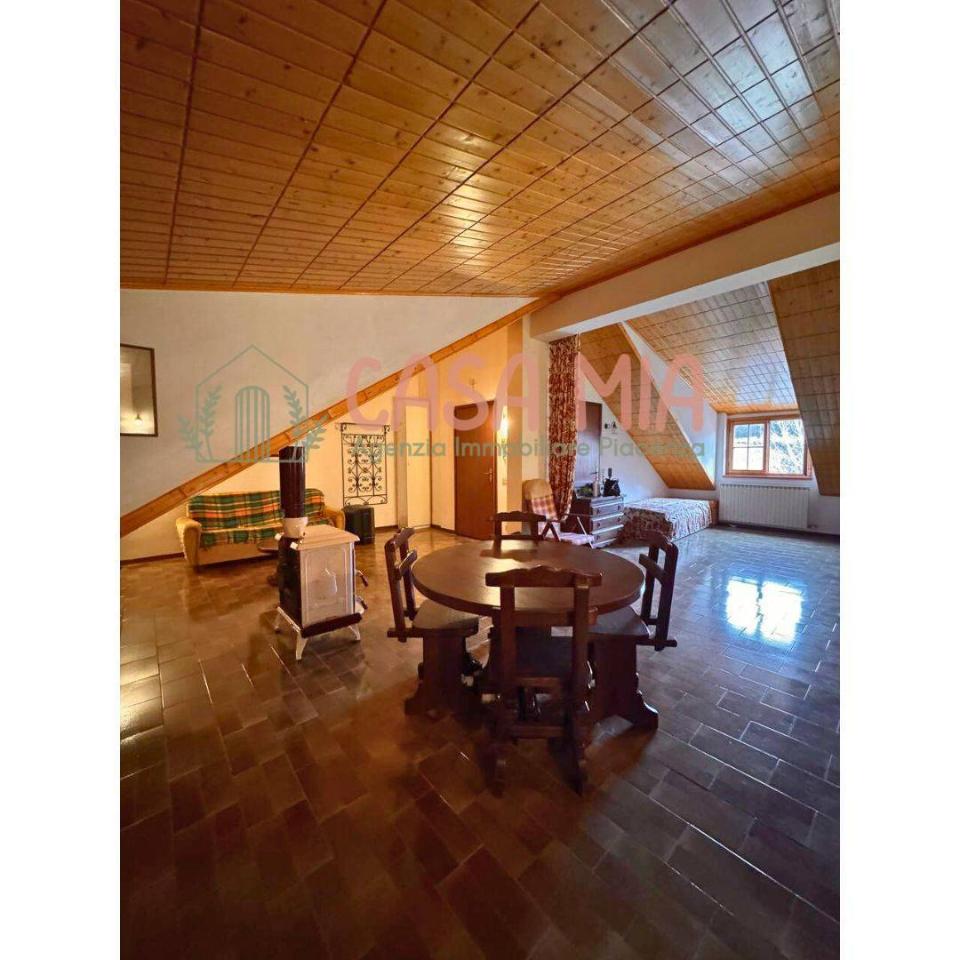 Квартира с 2 комнатами в Феррьере, Италия № 102057