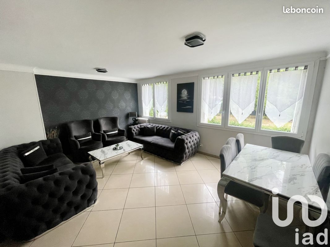 Apartamento de 3 dormitorios en Villiers-le-Bel, France No. 334180