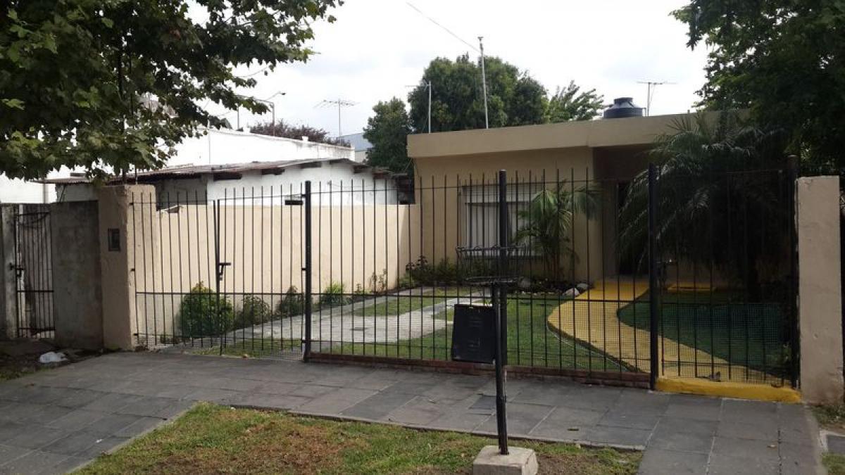 2 bedrooms House in Moron, Argentina No. 1515