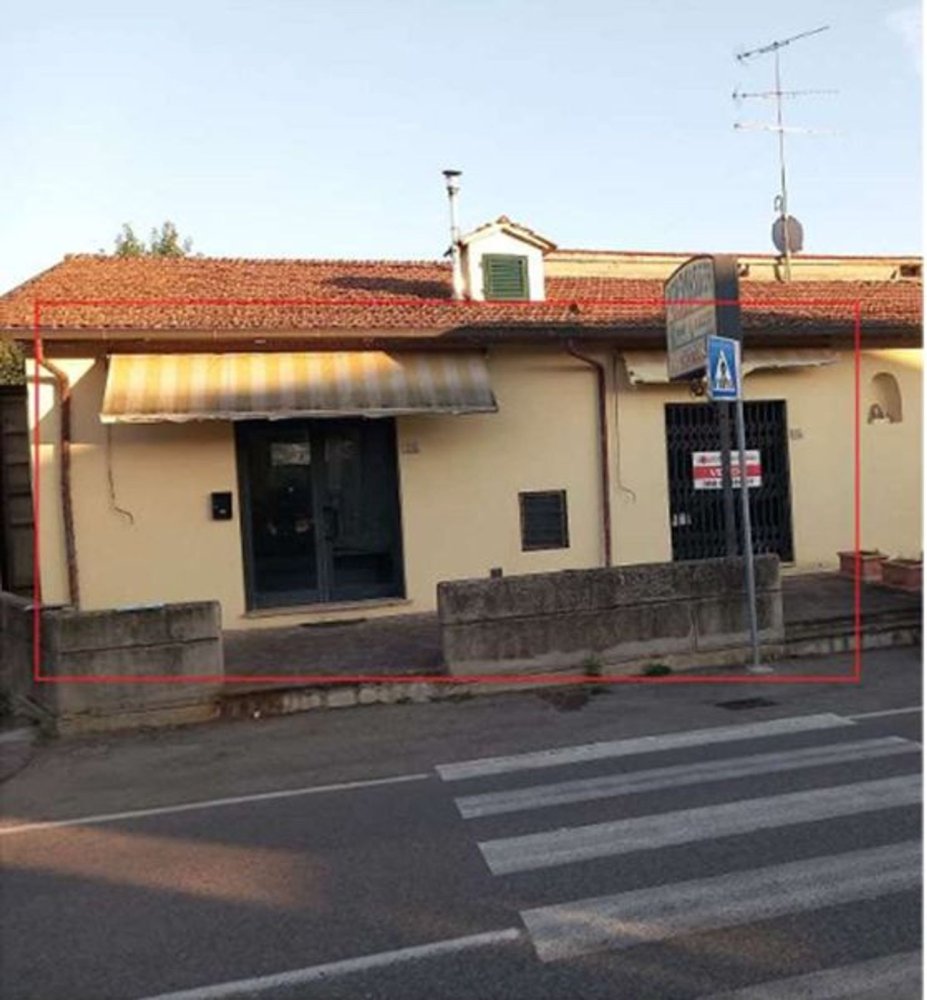 Коммерческая недвижимость 175м² в Ареццо, Италия № 270048