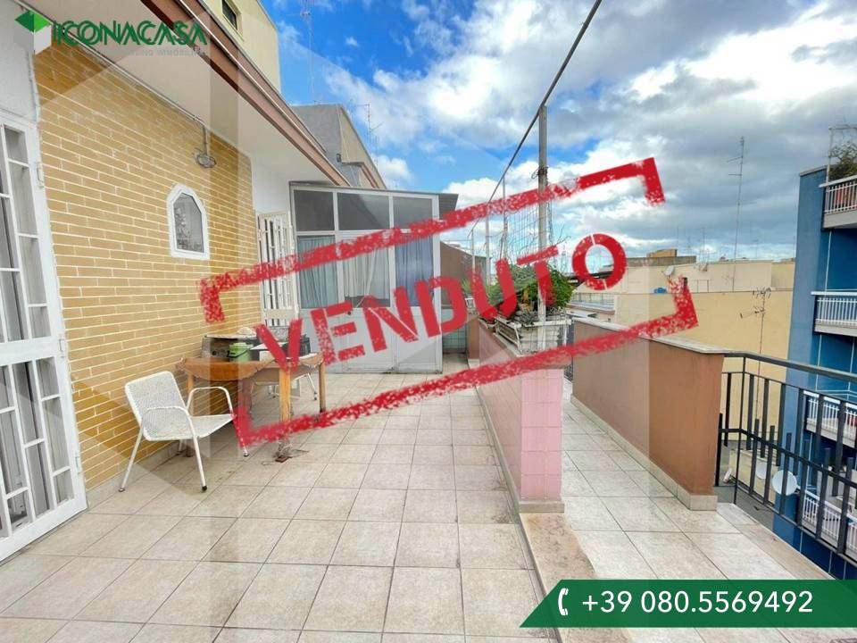 Ático de 3 habitaciónes en Bari, Italy No. 24752