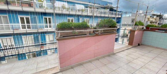 Ático de 3 habitaciónes en Bari, Italy No. 24752 12