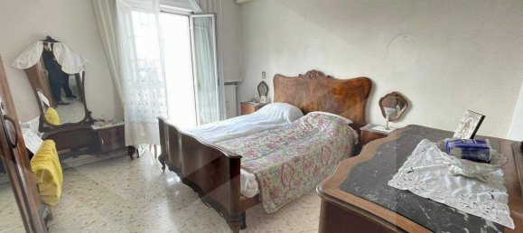 Ático de 3 habitaciónes en Bari, Italy No. 24752 2