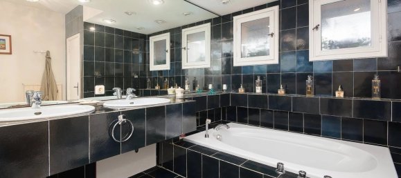 5 bedrooms Villa in Mougins, France No. 1565 14