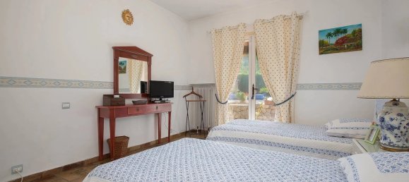 5 bedrooms Villa in Mougins, France No. 1565 15