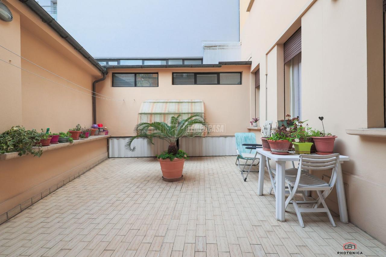 5-salle Appartement à Bologna, Italy No. 2439