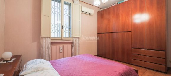 5-salle Appartement à Bologna, Italy No. 2439 10