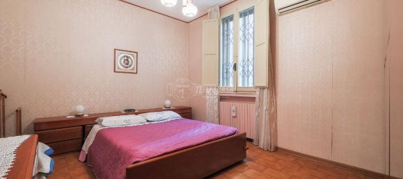 5-salle Appartement à Bologna, Italy No. 2439 9