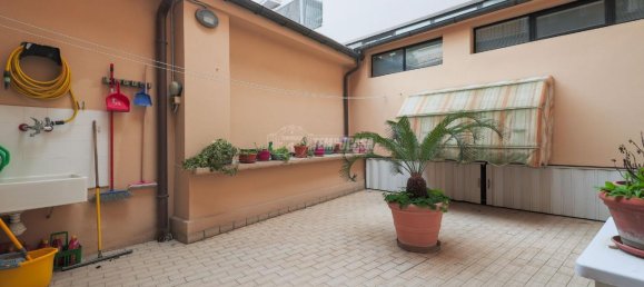 5-salle Appartement à Bologna, Italy No. 2439 22