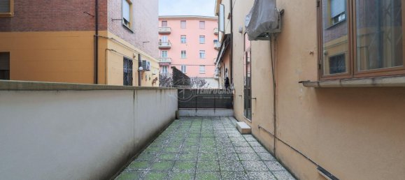 5-salle Appartement à Bologna, Italy No. 2439 27