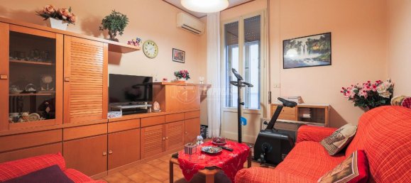 5-salle Appartement à Bologna, Italy No. 2439 2