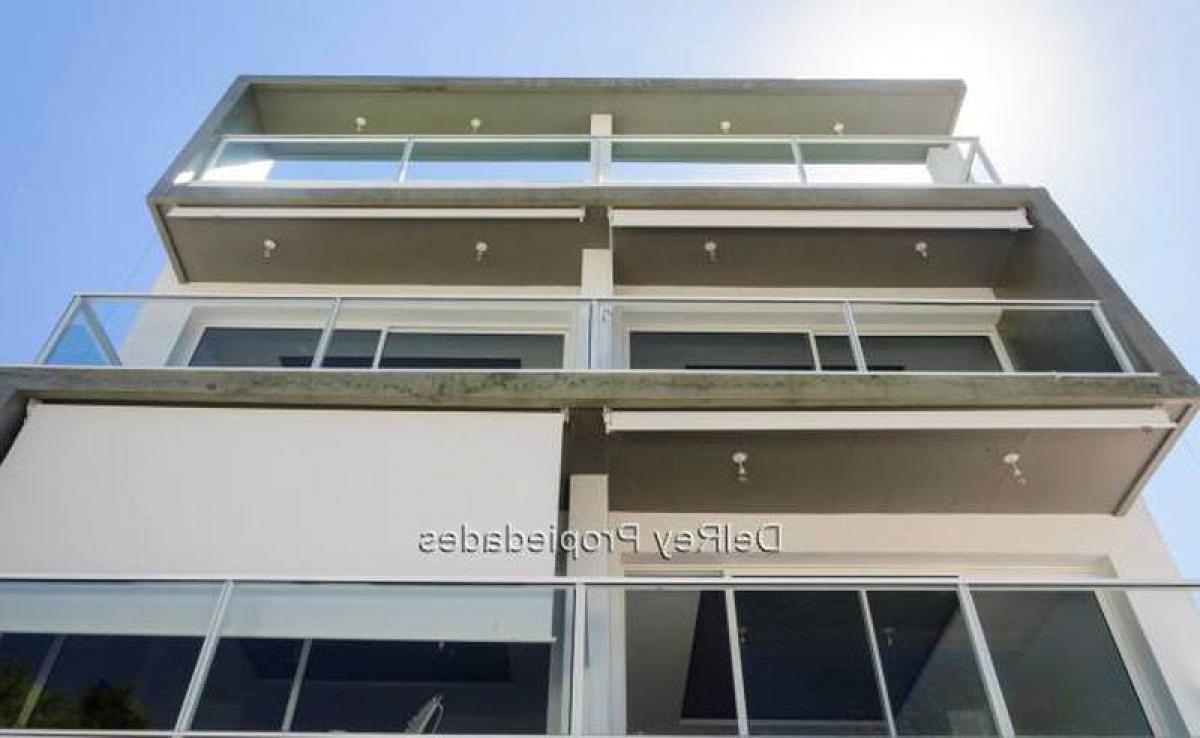 Apartamento de 2 dormitorios en Montevideo, Uruguay No. 12222