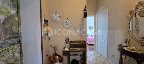 4 bedrooms Apartment in Naples, Italy No. 330166 3