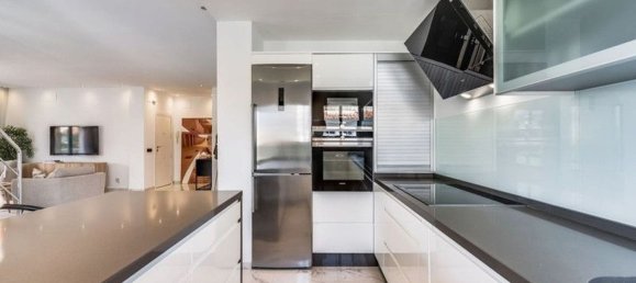 3 bedrooms Penthouse in Marbella, Spain No. 107546 2