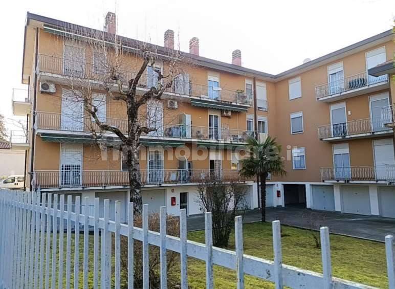 5 rooms Apartment in Cairate, Italy No. 295829