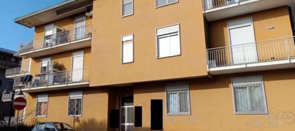 5 rooms Apartment in Cairate, Italy No. 295829 2