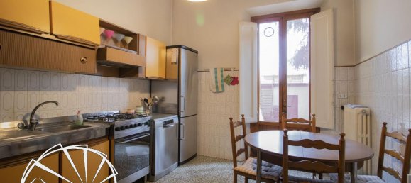 4 rooms House in Prato, Italy No. 19267 8