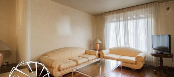 4 rooms House in Prato, Italy No. 19267 4