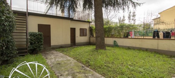 4 rooms House in Prato, Italy No. 19267 2