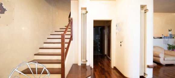 4 rooms House in Prato, Italy No. 19267 7