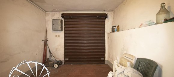 4 rooms House in Prato, Italy No. 19267 12