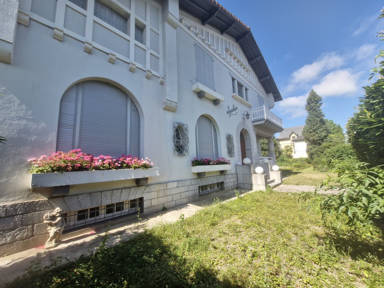 8 bedrooms House in Occitanie, France No. 296902