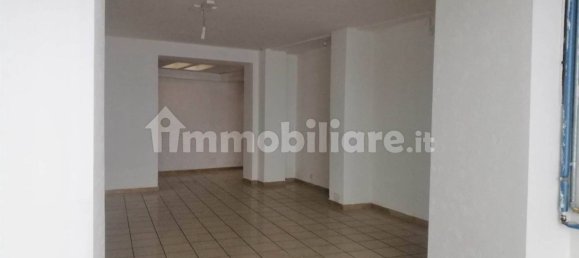 3 rooms Commercial property in Terni, Italy No. 310494 8