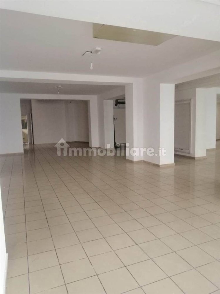 3 rooms Commercial property in Terni, Italy No. 310494