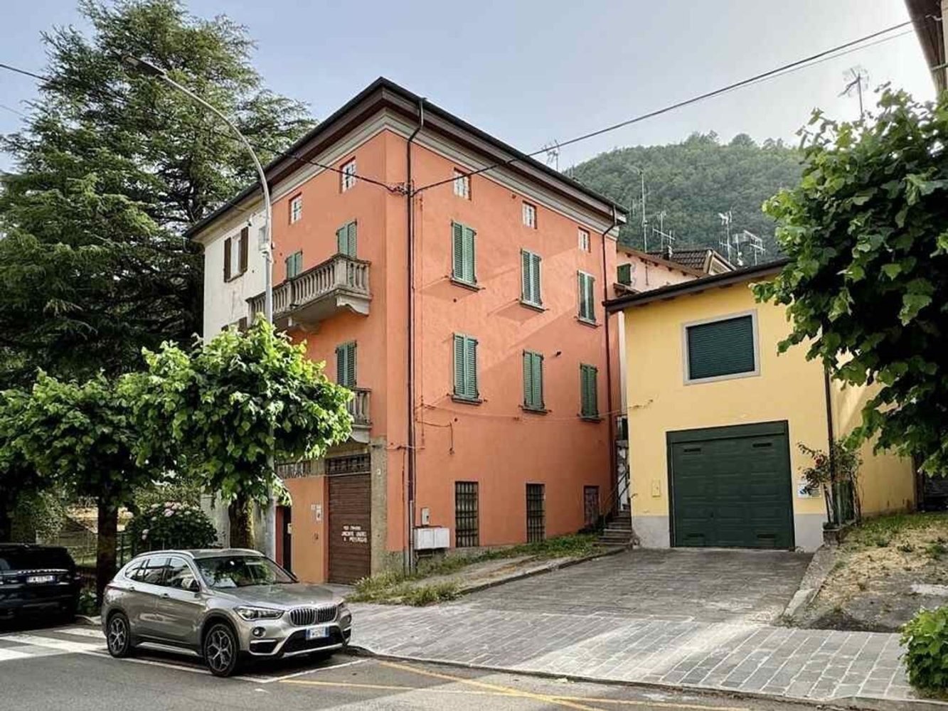6 rooms House in Lizzano in Belvedere, Italy No. 131458