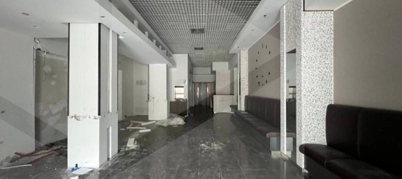 Propiedad comercial de 1 habitación en Bari, Italy No. 25442 2