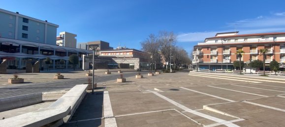 150m² Commercial property in San Michele al Tagliamento, Italy No. 314058 3