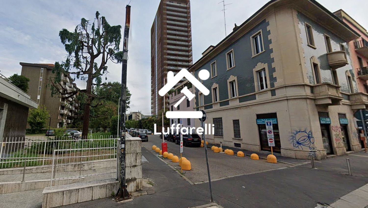 23m² Garage in Milan, Italy No. 240170