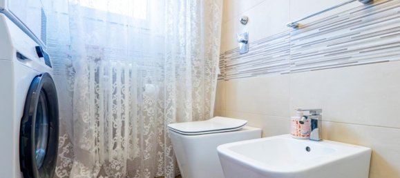 2-salle Appartement à Carate Brianza, Italy No. 14921 12